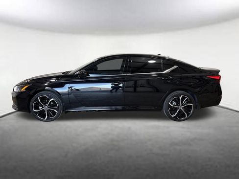 Used 2025 Nissan Altima 2.5 SR image 2