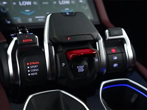 Used 2025 Lamborghini Urus SE image 57