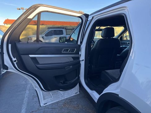 Certified 2017 Ford Explorer XLT w/ Equipment Group 202A image 15