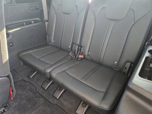 Certified 2025 Kia Sorento S image 27