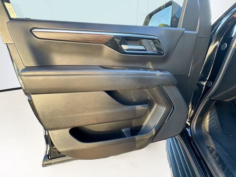 Used 2026 Chevrolet Suburban LS RWD image 8