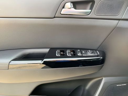 Used 2022 Kia Sportage SX image 11