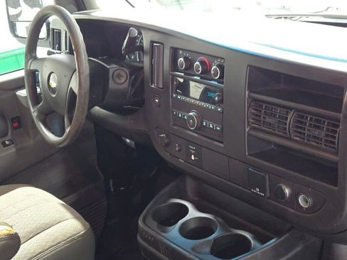 Used 2017 Chevrolet Express 3500 image 8