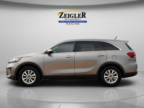 Used 2019 Kia Sorento FWD V6 image 4