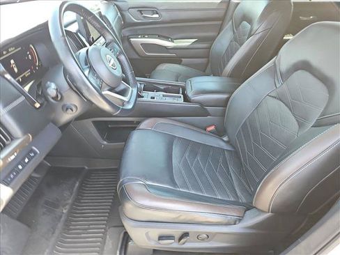 Used 2023 Nissan Pathfinder Platinum w/ Black Appearance Package FWD image 24