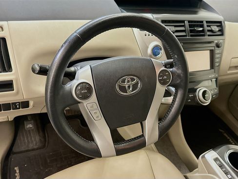 Used 2014 Toyota Prius V Five FWD image 18