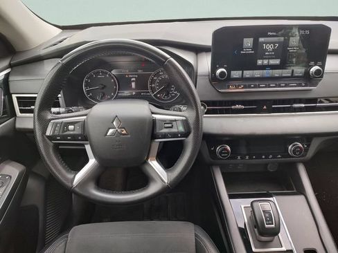 Used 2023 Mitsubishi Outlander SE FWD image 10