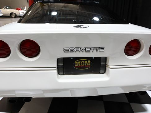 Used 1988 Chevrolet Corvette Coupe image 22
