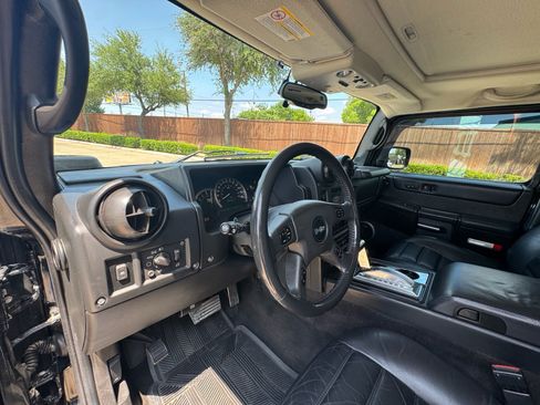Used 2005 HUMMER H2 SUT w/ Preferred Equipment Group AWD/4WD image 23