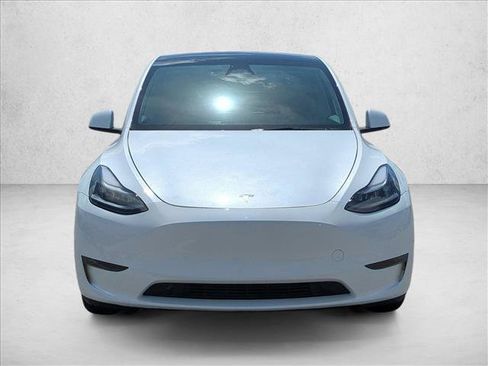 Used 2024 Tesla Model Y Long Range AWD/4WD image 2