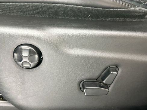 Used 2017 Jeep Grand Cherokee Limited w/ Luxury Group II image 19