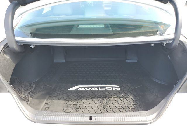 Used 2019 Toyota Avalon XSE w/ All Weather Liner Package FWD image 9