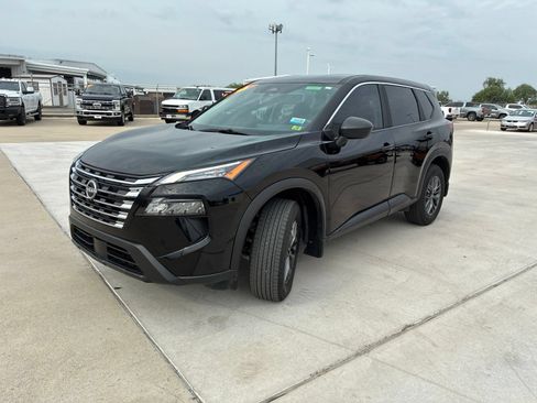 Used 2025 Nissan Rogue S FWD image 7