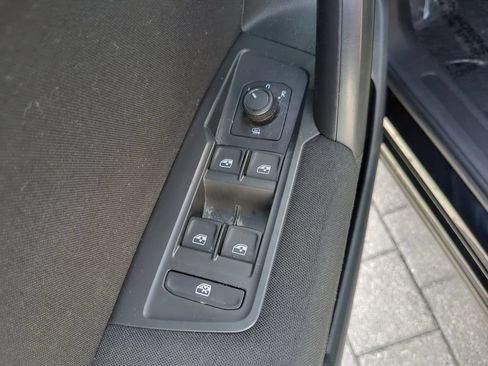 Used 2021 Volkswagen Tiguan S FWD image 15