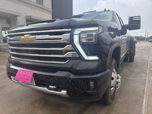 Used 2025 Chevrolet Silverado 3500 High Country w/ High Country Premium Package image 3