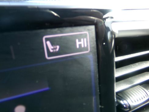 Used 2023 Chrysler Pacifica Touring FWD image 27
