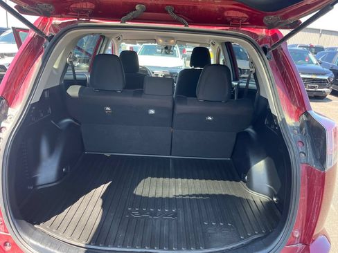 Used 2018 Toyota RAV4 LE w/ All Weather Liner Package AWD/4WD image 23