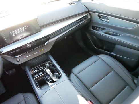 Used 2025 Nissan Murano SL image 11