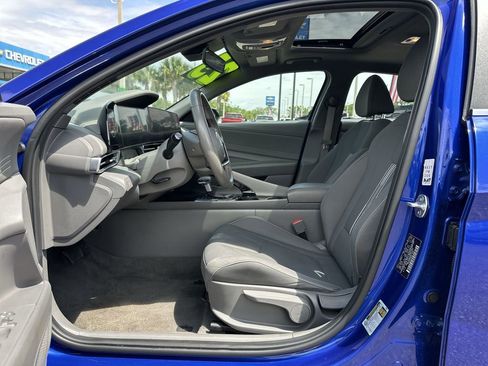 Used 2025 Hyundai Elantra SEL FWD image 20