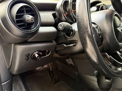 Used 2015 MINI Cooper 4-Door Hardtop image 19