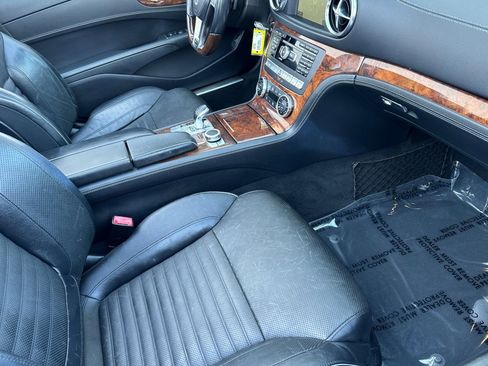 Used 2014 Mercedes-Benz SL 550 image 15