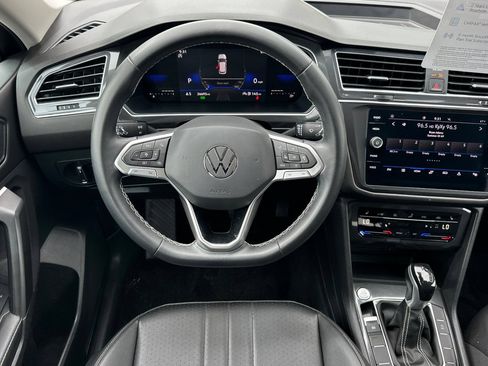 Used 2023 Volkswagen Tiguan SE FWD image 14