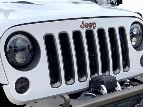 Used 2016 Jeep Wrangler Unlimited Sahara AWD/4WD image 29