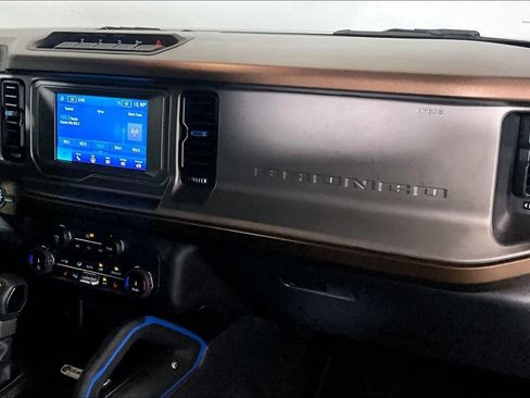 Certified 2022 Ford Bronco Outer Banks w/ Sasquatch Package AWD/4WD image 12
