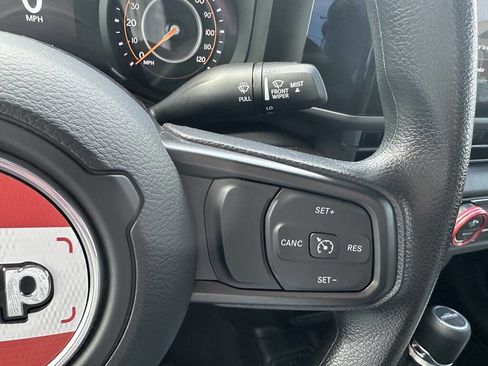 Used 2025 Jeep Gladiator Sport AWD/4WD image 18
