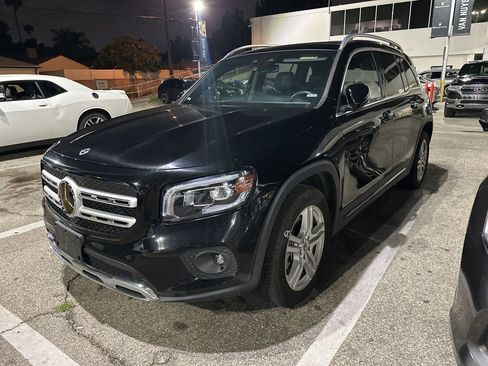 Used 2023 Mercedes-Benz GLB 250 4MATIC image 3