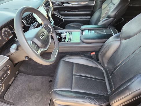 Used 2022 Jeep Wagoneer Series III w/ Premium Group I AWD/4WD image 11