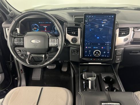 Used 2022 Ford F150 Lightning Platinum image 12