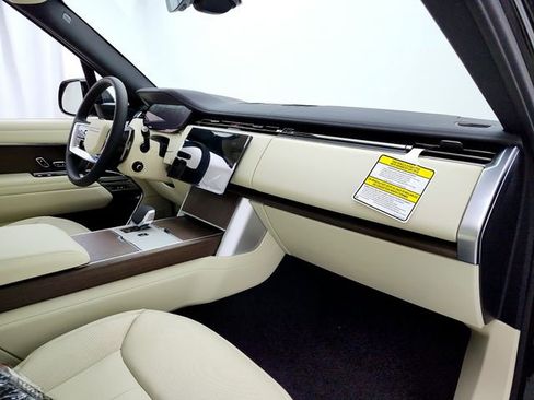 New 2026 Land Rover Range Rover Long Wheelbase SE AWD/4WD image 17