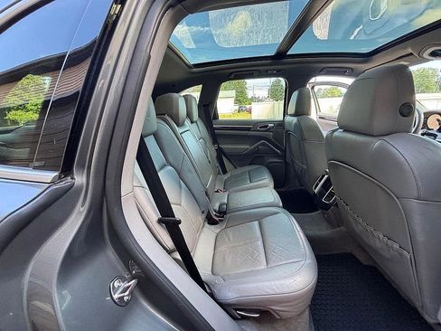 Used 2014 Porsche Cayenne Diesel Platinum Edition image 16