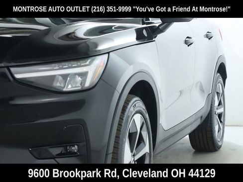 Used 2023 Volvo XC40 B5 Plus w/ Climate Package image 7