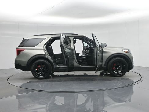 Certified 2020 Ford Explorer ST w/ ST Street Pack image 5