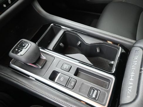 Used 2022 Nissan Pathfinder SL image 31