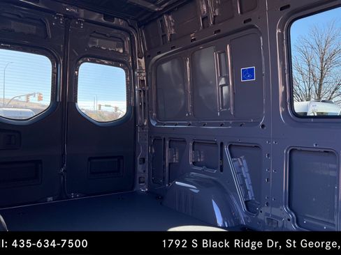 Used 2025 Mercedes-Benz Sprinter 2500 image 19
