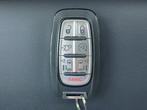 New 2026 Chrysler Pacifica Select image 36