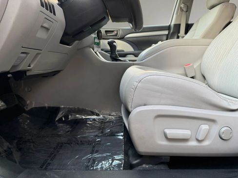 Used 2015 Toyota Highlander Plus FWD image 19