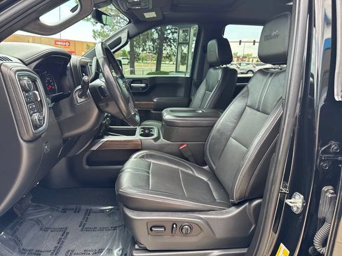Used 2020 Chevrolet Silverado 1500 High Country w/ Technology Package AWD/4WD image 9