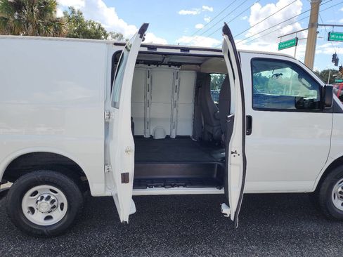 Used 2016 Chevrolet Express 2500 image 32