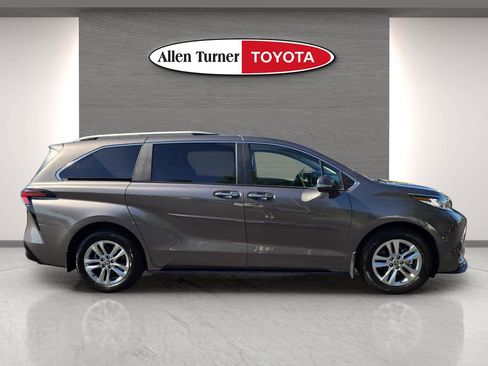 Used 2024 Toyota Sienna Limited FWD image 5