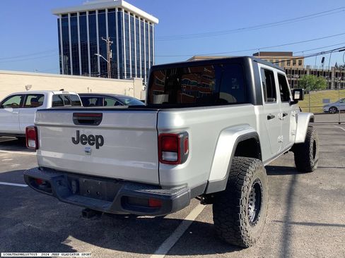 Used 2024 Jeep Gladiator Sport AWD/4WD image 5