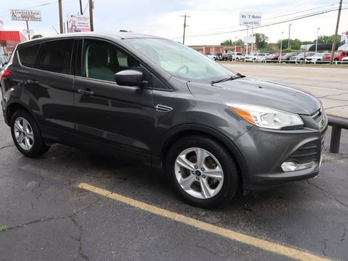 Used 2016 Ford Escape SE FWD image 2