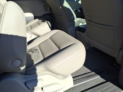 Used 2020 Toyota Sienna XLE image 10
