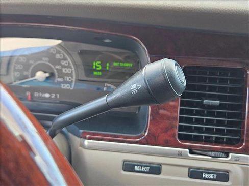 Used 2003 Lincoln Town Car Signature image 14