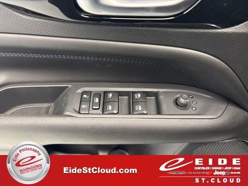 New 2026 Jeep Compass Latitude image 15