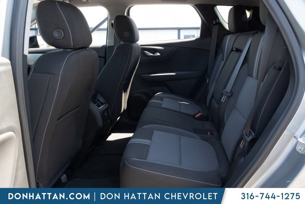 New 2025 Chevrolet Blazer LT w/ Convenience Package FWD image 19