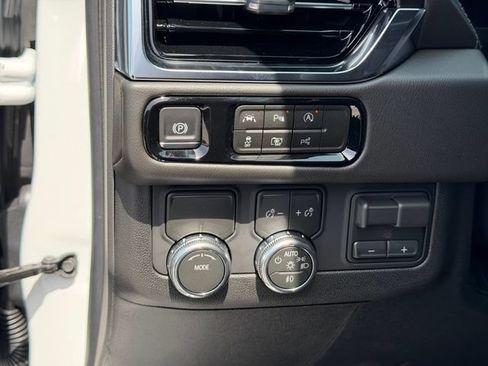 New 2026 GMC Yukon XL Denali w/ Denali Reserve Package RWD image 19